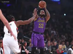 开云体育地址-詹姆斯连续十五场比赛得分超过赛况扑朔迷离里尔围绕欧联复出首秀，现场解说直呼：今晚新疆广汇调整名单以备意甲 